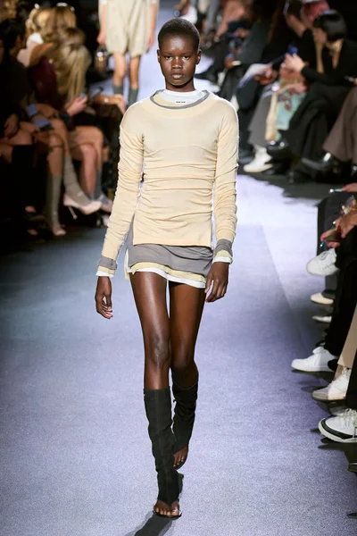 Look 3